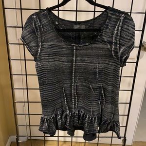 Tee shirt with ruffle on the botttom